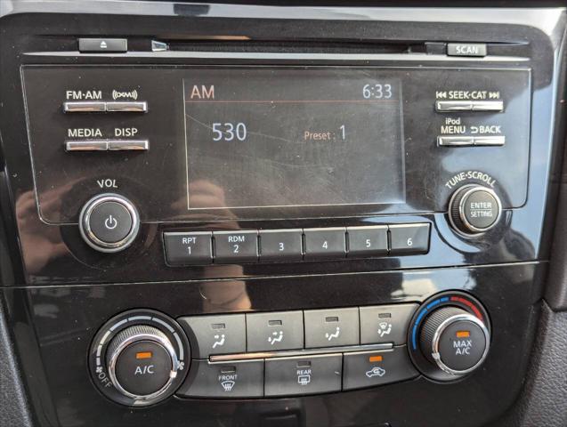 Photo of 2017 Pewter Nissan Rogue