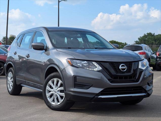 Photo of 2017 Pewter Nissan Rogue