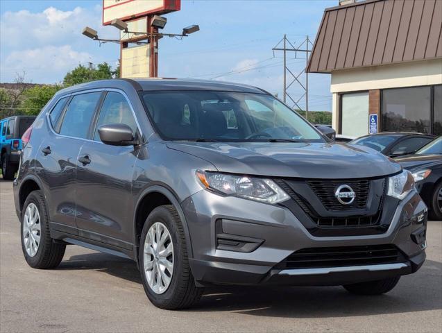 Photo of 2017 Pewter Nissan Rogue