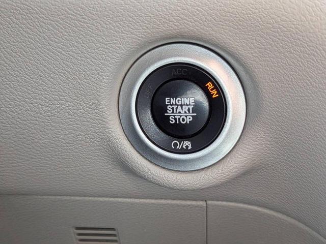 Photo of 2017 Pewter Chrysler Pacifica