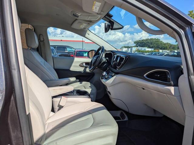 Photo of 2017 Pewter Chrysler Pacifica