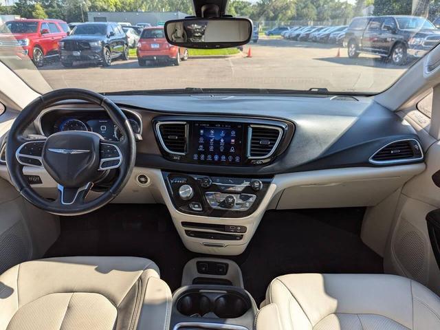 Photo of 2017 Pewter Chrysler Pacifica