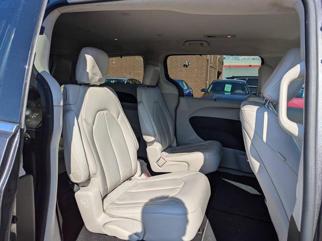 Photo of 2017 Pewter Chrysler Pacifica