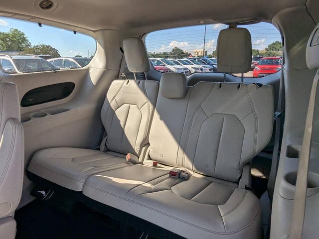 Photo of 2017 Pewter Chrysler Pacifica