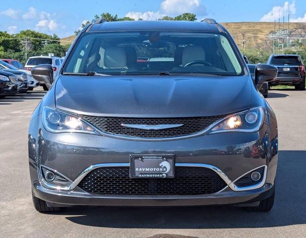 Photo of 2017 Pewter Chrysler Pacifica