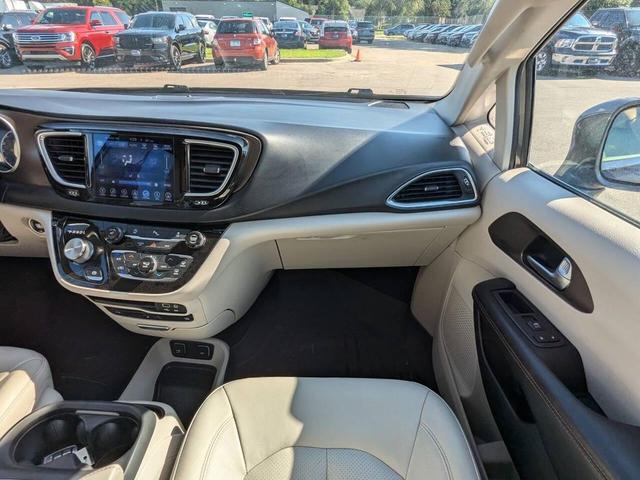 Photo of 2017 Pewter Chrysler Pacifica