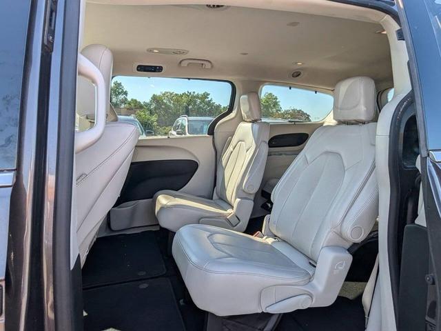 Photo of 2017 Pewter Chrysler Pacifica
