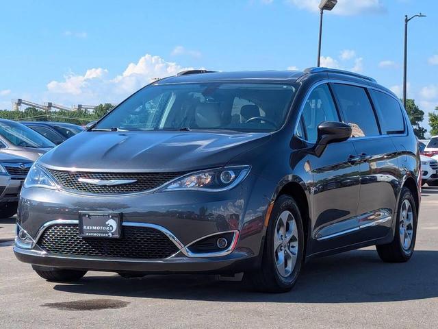 Photo of 2017 Pewter Chrysler Pacifica