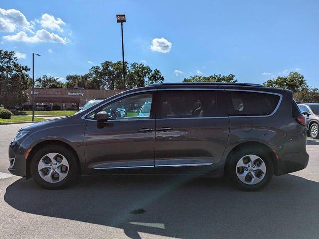 Photo of 2017 Pewter Chrysler Pacifica