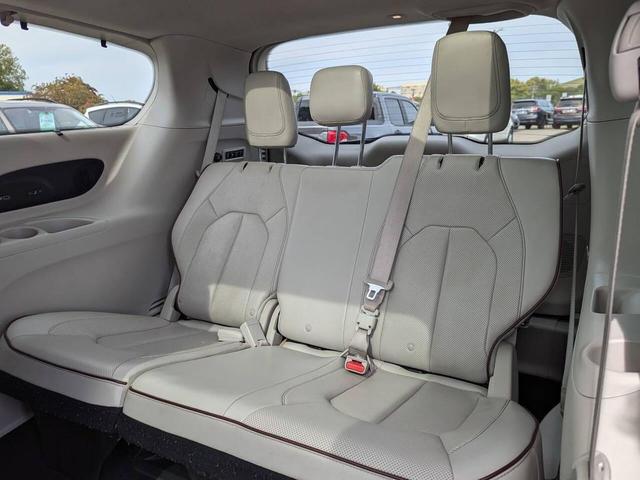 Photo of 2017 Pewter Chrysler Pacifica