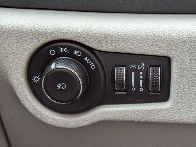 Photo of 2017 Pewter Chrysler Pacifica