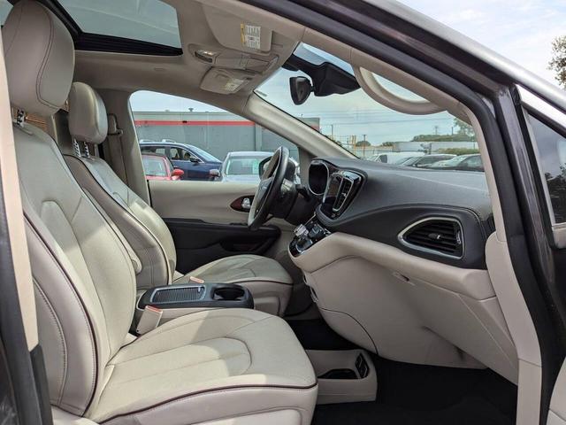 Photo of 2017 Pewter Chrysler Pacifica