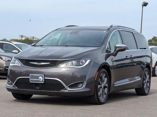 Photo of 2017 Pewter Chrysler Pacifica