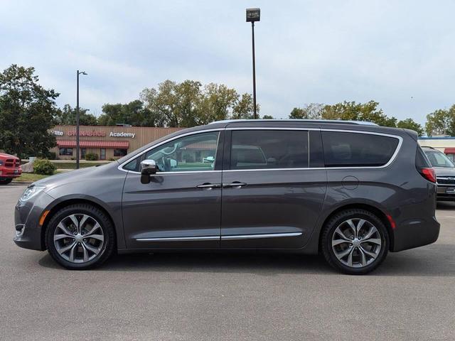 Photo of 2017 Pewter Chrysler Pacifica