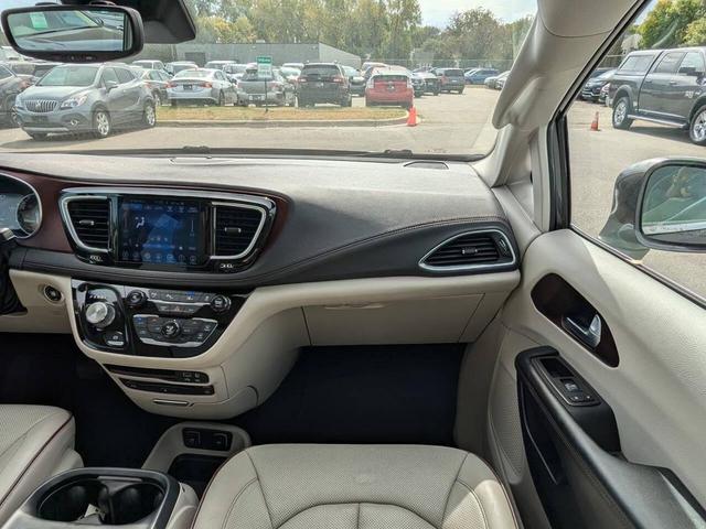 Photo of 2017 Pewter Chrysler Pacifica