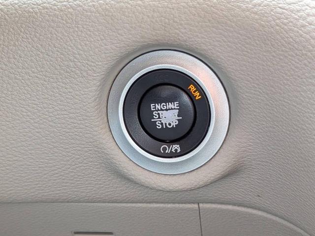 Photo of 2017 Pewter Chrysler Pacifica