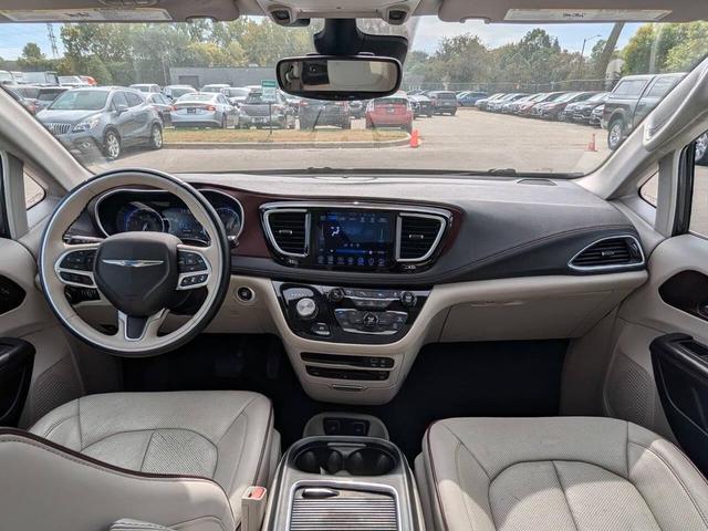 Photo of 2017 Pewter Chrysler Pacifica