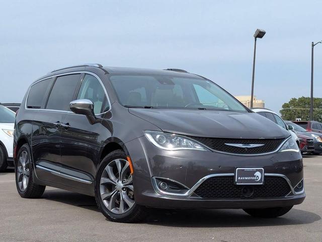 Photo of 2017 Pewter Chrysler Pacifica
