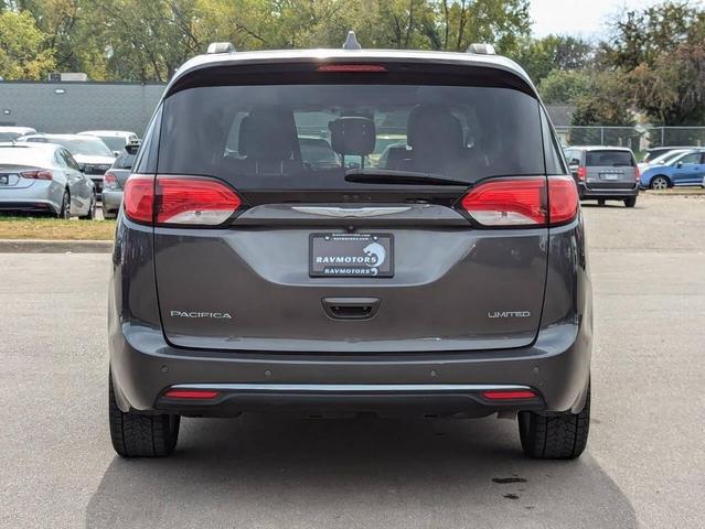Photo of 2017 Pewter Chrysler Pacifica