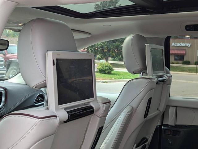 Photo of 2017 Pewter Chrysler Pacifica