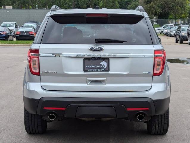 Photo of 2015 Silver Ford Explorer
