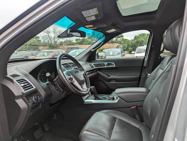 Photo of 2015 Silver Ford Explorer