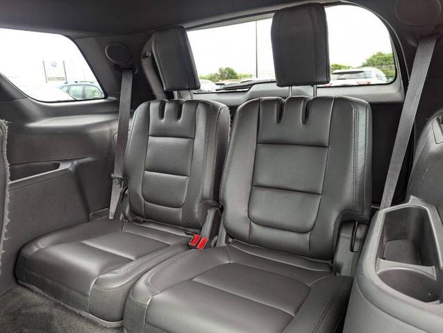 Photo of 2015 Silver Ford Explorer