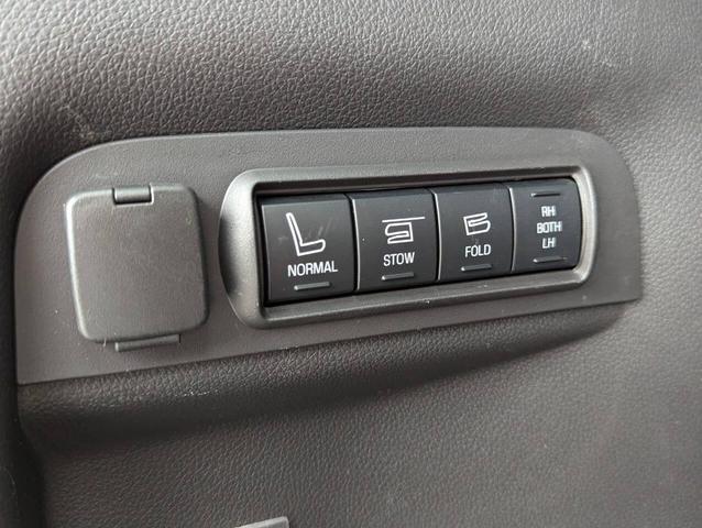Photo of 2015 Silver Ford Explorer