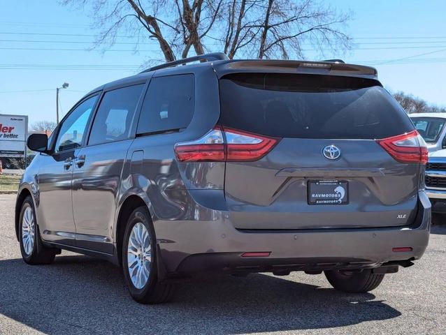 Photo of 2017 Pewter Toyota Sienna