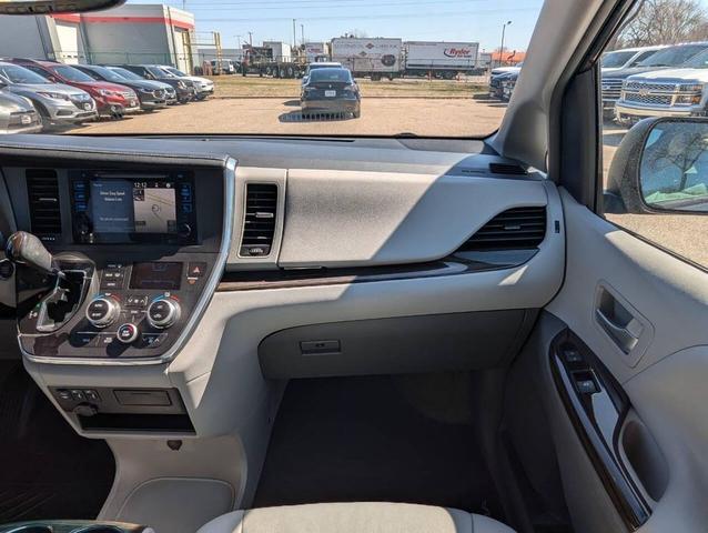 Photo of 2017 Pewter Toyota Sienna