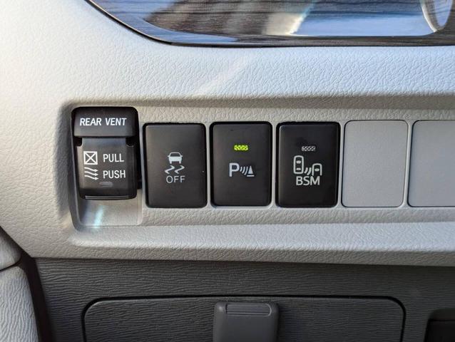 Photo of 2017 Pewter Toyota Sienna