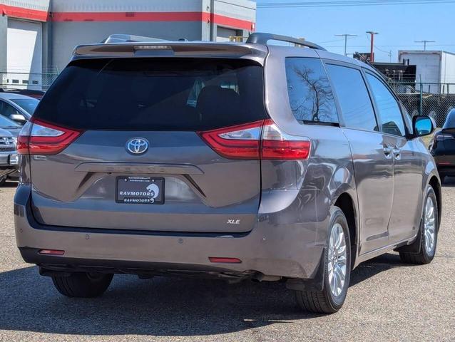 Photo of 2017 Pewter Toyota Sienna