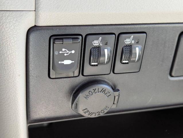 Photo of 2017 Pewter Toyota Sienna