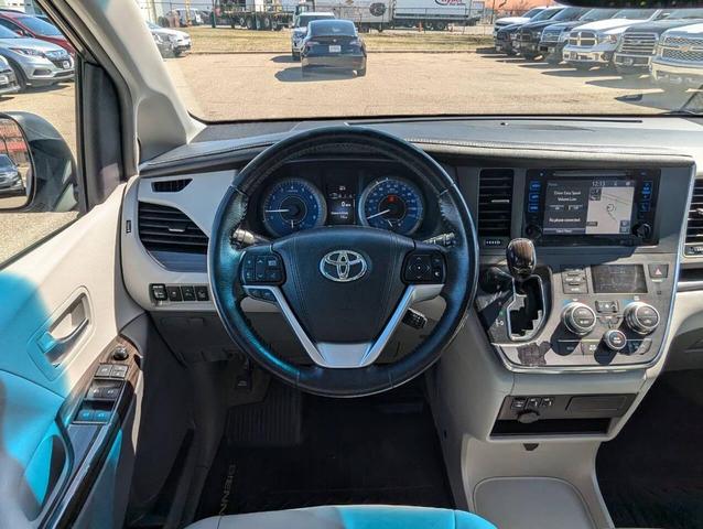 Photo of 2017 Pewter Toyota Sienna