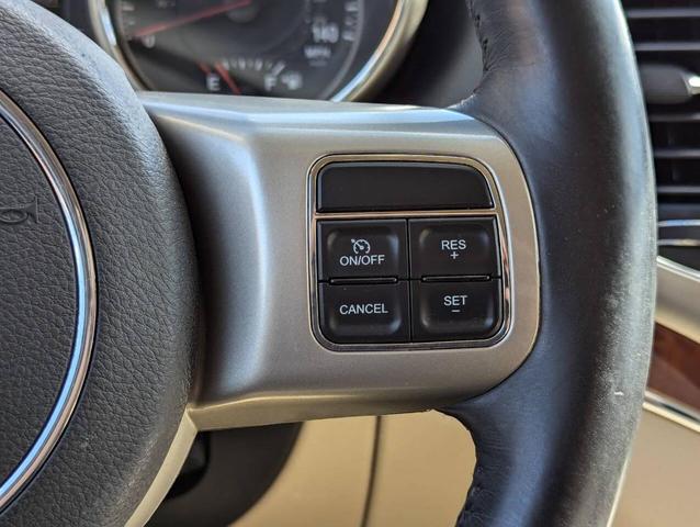 Photo of 2012 White Jeep Grand Cherokee