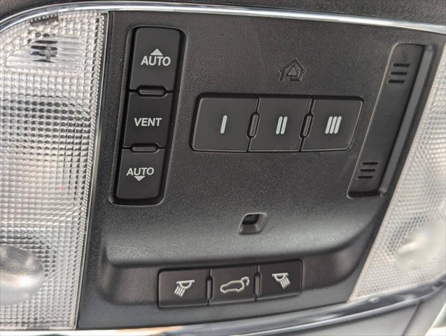 Photo of 2018 White Dodge Durango