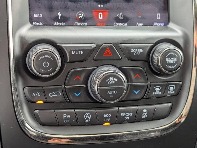 Photo of 2018 White Dodge Durango