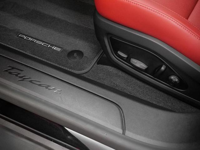 Photo of 2024 Jet Black Metallic Porsche Taycan