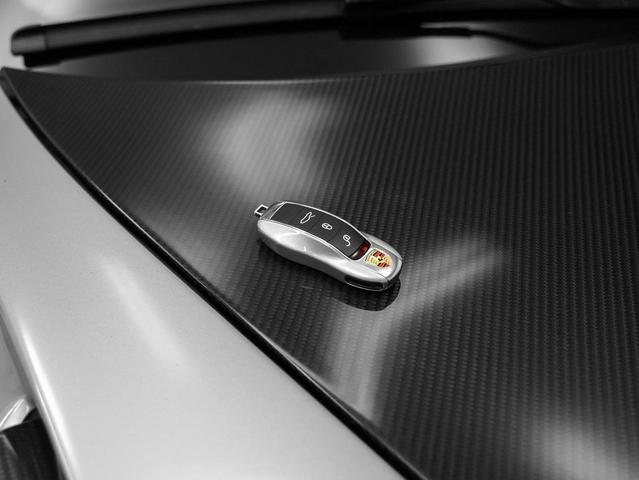 Photo of 2018 GT Silver Metallic Porsche 911