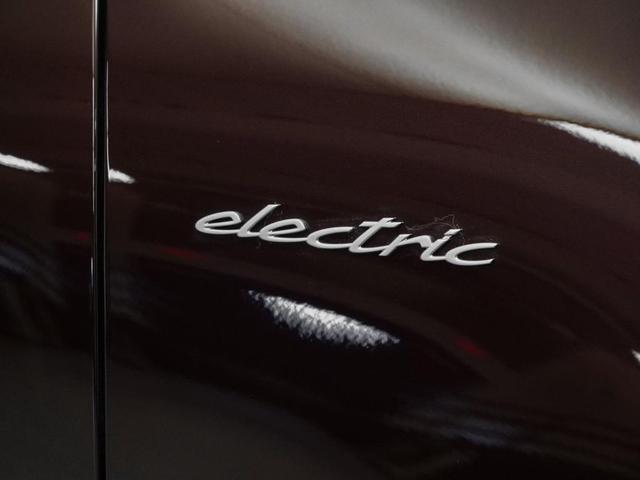 Photo of 2024 Copper Ruby Metallic Porsche Macan
