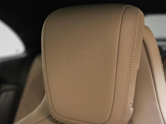 Photo of 2024 Copper Ruby Metallic Porsche Macan
