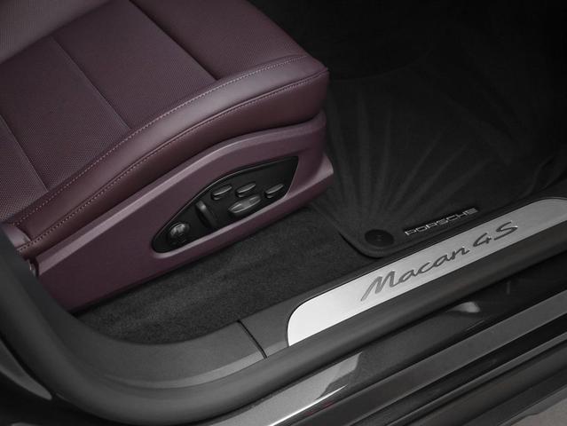 Photo of 2025 Volcano Grey Metallic Porsche Macan