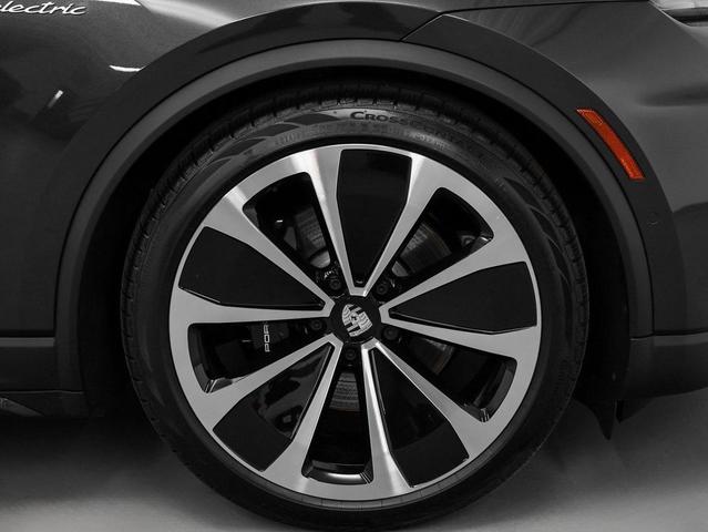 Photo of 2025 Volcano Grey Metallic Porsche Macan