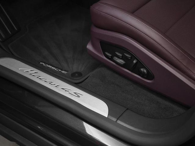 Photo of 2025 Volcano Grey Metallic Porsche Macan