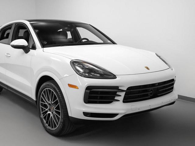 Photo of 2022 Carrara White Metallic Porsche Cayenne