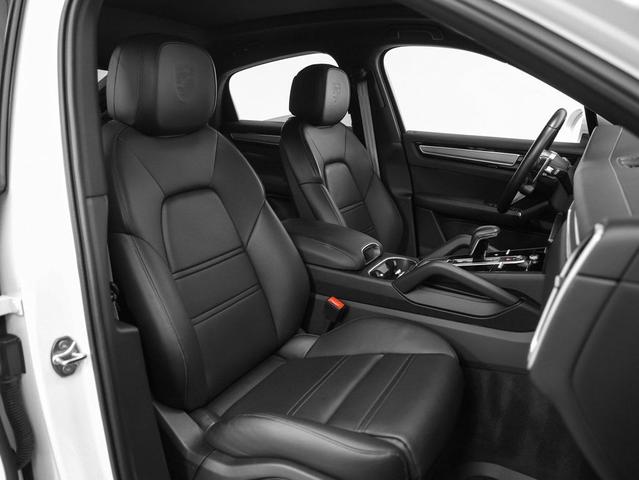 Photo of 2022 Carrara White Metallic Porsche Cayenne