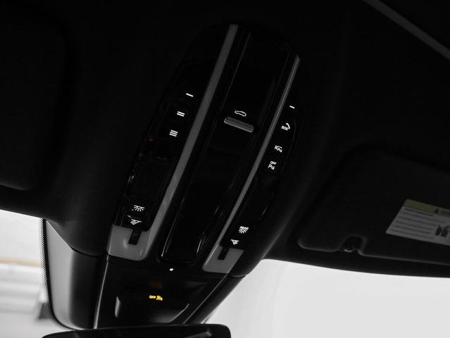 Photo of 2022 Carrara White Metallic Porsche Cayenne