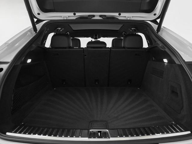 Photo of 2022 Carrara White Metallic Porsche Cayenne