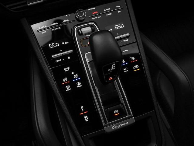 Photo of 2022 Carrara White Metallic Porsche Cayenne