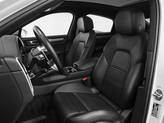 Photo of 2022 Carrara White Metallic Porsche Cayenne